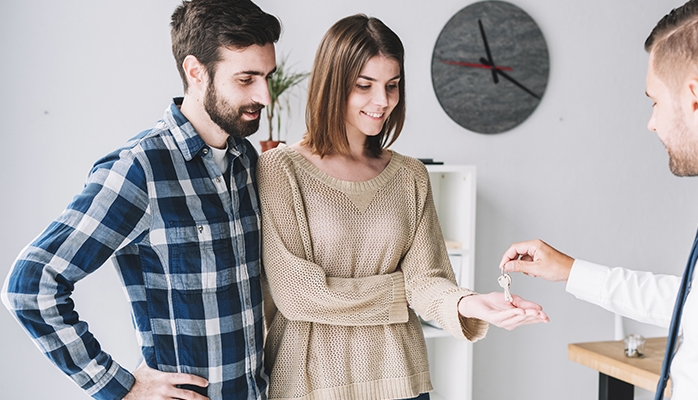 Mon bailleur cède mon logement, doit-il d’abord me proposer de l’acheter ?